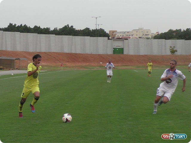 הררי פורץ באגף ימין (שקד מורג)